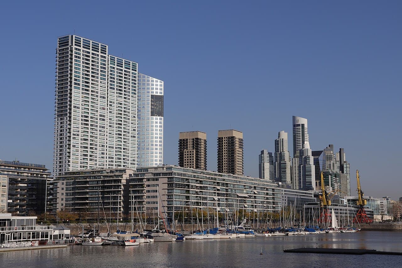 Skyline de Buenos Aires en Puerto Madero, mercado inmobiliario de CABA
